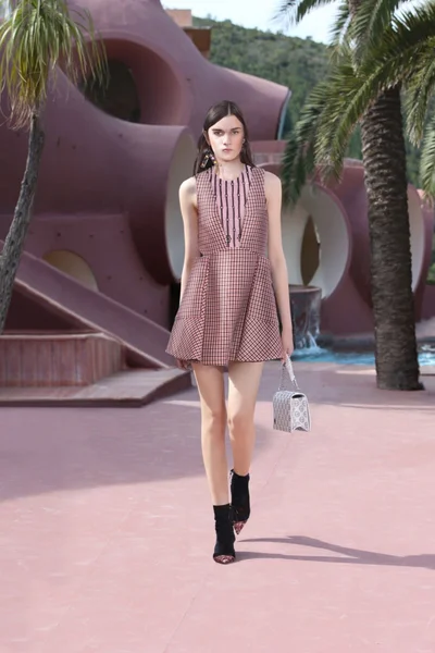 Look 8